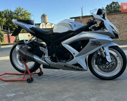 Белый Сузуки GSX-R 600, объемом двигателя 0.6 л и пробегом 25 тыс. км за 8499 $, фото 8 на Automoto.ua