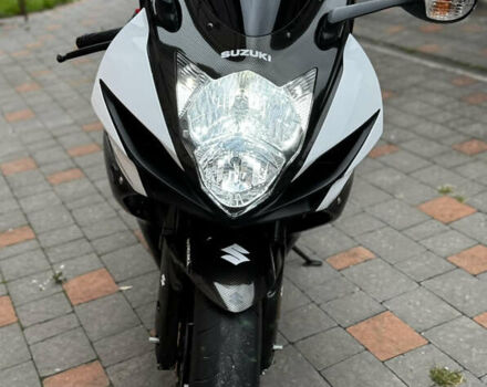 Белый Сузуки GSX-R 600, объемом двигателя 0.6 л и пробегом 12 тыс. км за 12800 $, фото 25 на Automoto.ua