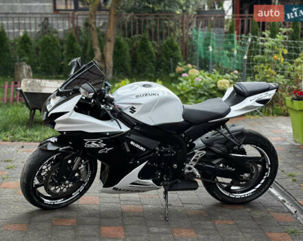 Белый Сузуки GSX-R 600, объемом двигателя 0.6 л и пробегом 12 тыс. км за 12800 $, фото 7 на Automoto.ua