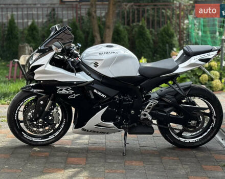 Белый Сузуки GSX-R 600, объемом двигателя 0.6 л и пробегом 12 тыс. км за 12800 $, фото 10 на Automoto.ua