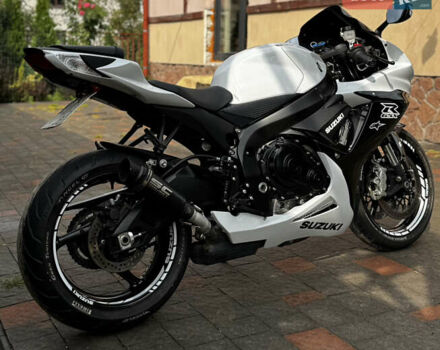 Белый Сузуки GSX-R 600, объемом двигателя 0.6 л и пробегом 12 тыс. км за 12800 $, фото 9 на Automoto.ua