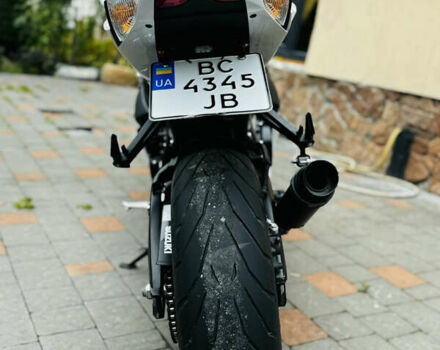 Белый Сузуки GSX-R 600, объемом двигателя 0.6 л и пробегом 12 тыс. км за 12800 $, фото 21 на Automoto.ua