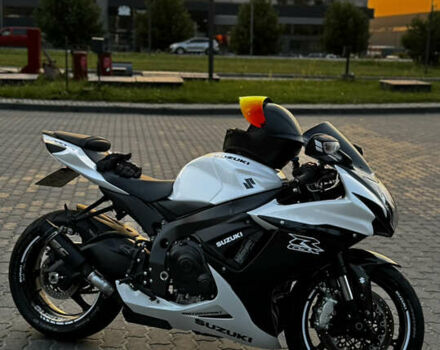 Белый Сузуки GSX-R 600, объемом двигателя 0.6 л и пробегом 12 тыс. км за 12800 $, фото 4 на Automoto.ua
