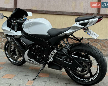 Белый Сузуки GSX-R 600, объемом двигателя 0.6 л и пробегом 12 тыс. км за 12800 $, фото 22 на Automoto.ua