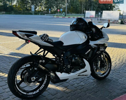 Белый Сузуки GSX-R 600, объемом двигателя 0.6 л и пробегом 12 тыс. км за 12800 $, фото 15 на Automoto.ua