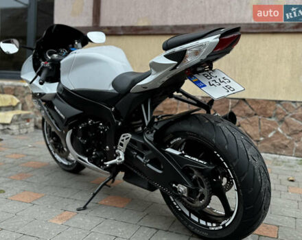 Белый Сузуки GSX-R 600, объемом двигателя 0.6 л и пробегом 12 тыс. км за 12800 $, фото 20 на Automoto.ua