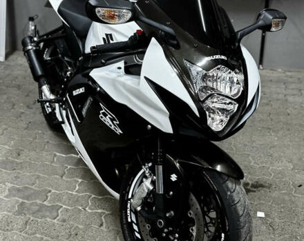 Белый Сузуки GSX-R 600, объемом двигателя 0.6 л и пробегом 12 тыс. км за 12800 $, фото 3 на Automoto.ua