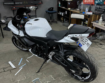 Белый Сузуки GSX-R 600, объемом двигателя 0.6 л и пробегом 12 тыс. км за 12800 $, фото 1 на Automoto.ua
