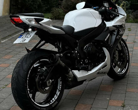 Белый Сузуки GSX-R 600, объемом двигателя 0.6 л и пробегом 12 тыс. км за 12800 $, фото 24 на Automoto.ua
