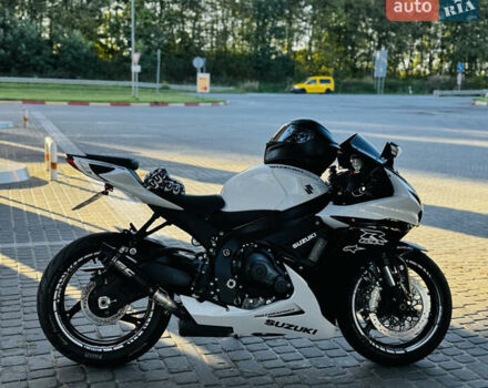 Белый Сузуки GSX-R 600, объемом двигателя 0.6 л и пробегом 12 тыс. км за 12800 $, фото 14 на Automoto.ua
