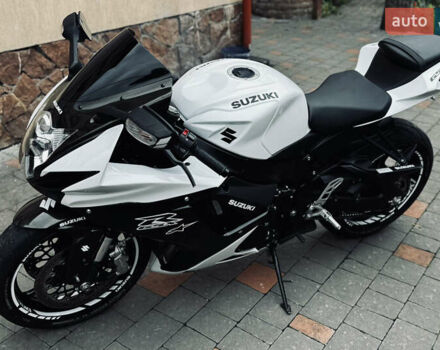 Белый Сузуки GSX-R 600, объемом двигателя 0.6 л и пробегом 12 тыс. км за 12800 $, фото 19 на Automoto.ua