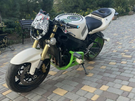 Сузуки GSX-R 600 2004 в Одессе на Automoto.ua Белый Сузуки GSX-R 600, объемом двигателя 0.6 л и пробегом 51 тыс. км за 2350 $, фото 1 на Automoto.ua