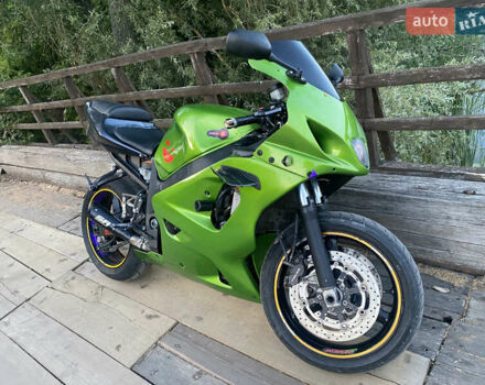 Черный Сузуки GSX-R 600, объемом двигателя 0.6 л и пробегом 36 тыс. км за 4500 $, фото 5 на Automoto.ua