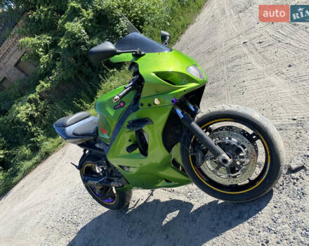 Черный Сузуки GSX-R 600, объемом двигателя 0.6 л и пробегом 36 тыс. км за 4500 $, фото 11 на Automoto.ua