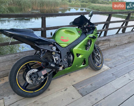 Черный Сузуки GSX-R 600, объемом двигателя 0.6 л и пробегом 36 тыс. км за 4500 $, фото 6 на Automoto.ua