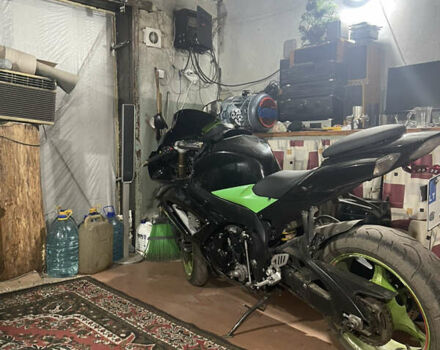 Черный Сузуки GSX-R 600, объемом двигателя 0.6 л и пробегом 34 тыс. км за 4500 $, фото 4 на Automoto.ua