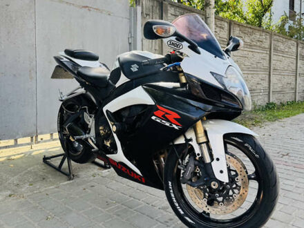 Черный Сузуки GSX-R 600, объемом двигателя 0.6 л и пробегом 53 тыс. км за 6490 $, фото 1 на Automoto.ua
