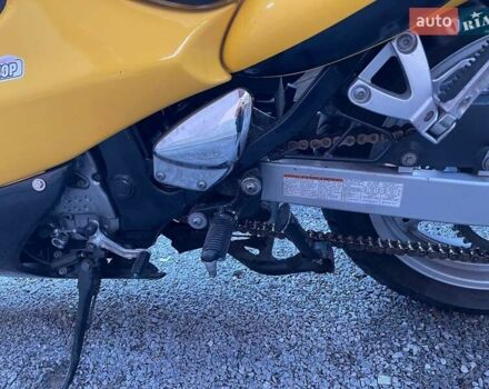 Желтый Сузуки GSX-R 600, объемом двигателя 0.6 л и пробегом 25 тыс. км за 3150 $, фото 7 на Automoto.ua