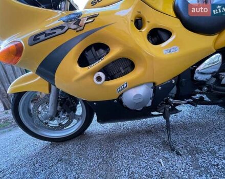 Желтый Сузуки GSX-R 600, объемом двигателя 0.6 л и пробегом 25 тыс. км за 3150 $, фото 9 на Automoto.ua