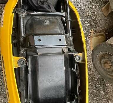 Желтый Сузуки GSX-R 600, объемом двигателя 0.6 л и пробегом 25 тыс. км за 3150 $, фото 12 на Automoto.ua