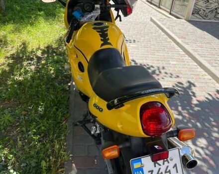 Желтый Сузуки GSX-R 600, объемом двигателя 0.6 л и пробегом 25 тыс. км за 3150 $, фото 3 на Automoto.ua