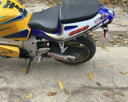 Желтый Сузуки GSX-R 600, объемом двигателя 0.6 л и пробегом 71 тыс. км за 2400 $, фото 7 на Automoto.ua