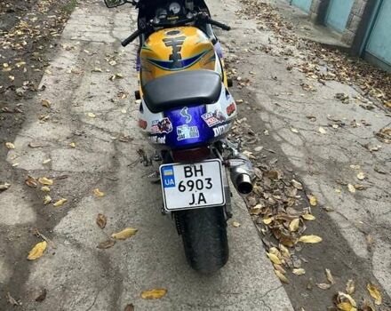 Желтый Сузуки GSX-R 600, объемом двигателя 0.6 л и пробегом 71 тыс. км за 2400 $, фото 6 на Automoto.ua