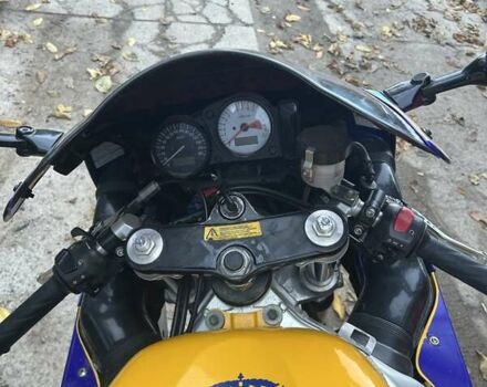 Желтый Сузуки GSX-R 600, объемом двигателя 0.6 л и пробегом 71 тыс. км за 2400 $, фото 10 на Automoto.ua