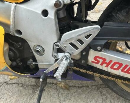 Желтый Сузуки GSX-R 600, объемом двигателя 0.6 л и пробегом 71 тыс. км за 2400 $, фото 9 на Automoto.ua