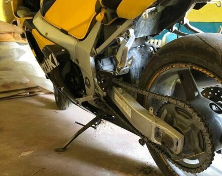 Желтый Сузуки GSX-R 600, объемом двигателя 0.6 л и пробегом 38 тыс. км за 4200 $, фото 4 на Automoto.ua