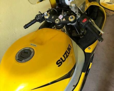 Желтый Сузуки GSX-R 600, объемом двигателя 0.6 л и пробегом 38 тыс. км за 4200 $, фото 7 на Automoto.ua