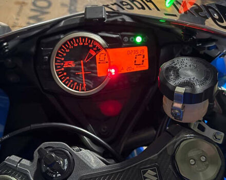 Синий Сузуки GSX-R 600, объемом двигателя 0.6 л и пробегом 23 тыс. км за 10000 $, фото 19 на Automoto.ua