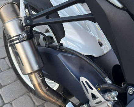 Синий Сузуки GSX-R 600, объемом двигателя 0.6 л и пробегом 23 тыс. км за 10000 $, фото 9 на Automoto.ua