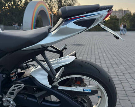 Синий Сузуки GSX-R 600, объемом двигателя 0.6 л и пробегом 23 тыс. км за 10000 $, фото 4 на Automoto.ua