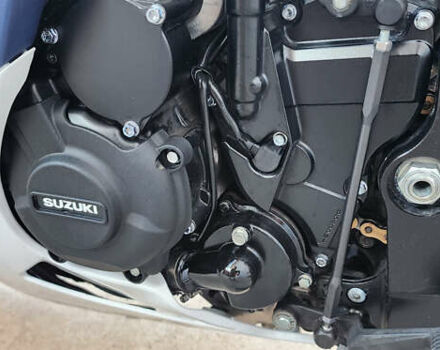 Белый Сузуки GSX-R 750, объемом двигателя 0.75 л и пробегом 2 тыс. км за 12500 $, фото 13 на Automoto.ua