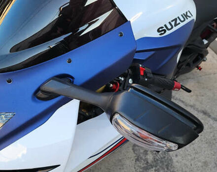 Белый Сузуки GSX-R 750, объемом двигателя 0.75 л и пробегом 2 тыс. км за 12500 $, фото 6 на Automoto.ua
