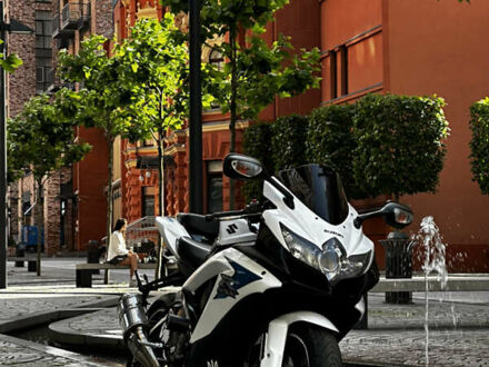 Сузукі GSX-R 750 2009 у Дніпро (Дніпропетровську) на Automoto.ua Чорний Сузукі GSX-R 750, об'ємом двигуна 0.75 л та пробігом 44 тис. км за 7500 $, фото 1 на Automoto.ua
