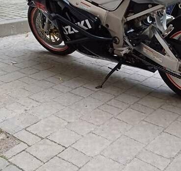Сузуки GSX-R 750, объемом двигателя 0.75 л и пробегом 67 тыс. км за 4200 $, фото 2 на Automoto.ua