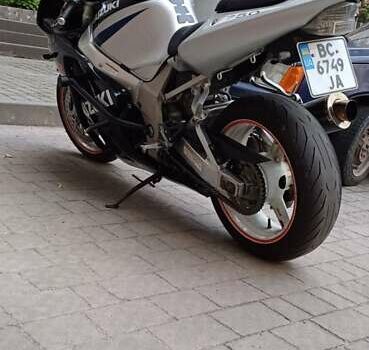 Сузуки GSX-R 750, объемом двигателя 0.75 л и пробегом 67 тыс. км за 4200 $, фото 5 на Automoto.ua