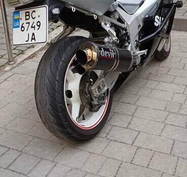 Сузуки GSX-R 750, объемом двигателя 0.75 л и пробегом 67 тыс. км за 4200 $, фото 4 на Automoto.ua
