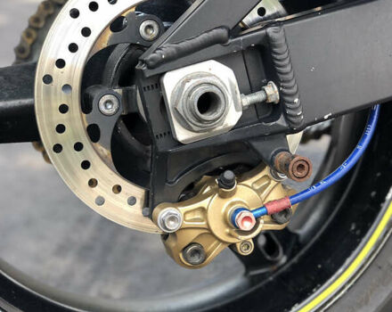 Желтый Сузуки GSX-R 750, объемом двигателя 0.75 л и пробегом 44 тыс. км за 6500 $, фото 6 на Automoto.ua