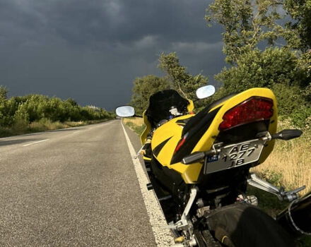 Желтый Сузуки GSX-R 750, объемом двигателя 0.75 л и пробегом 44 тыс. км за 6500 $, фото 11 на Automoto.ua