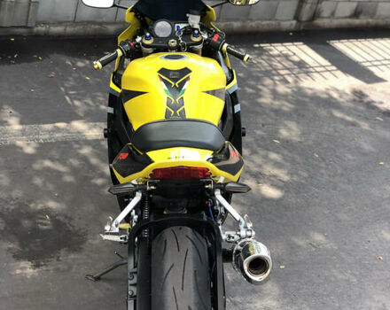 Желтый Сузуки GSX-R 750, объемом двигателя 0.75 л и пробегом 44 тыс. км за 6500 $, фото 3 на Automoto.ua