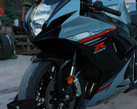 Серый Сузуки GSX-R 750, объемом двигателя 0 л и пробегом 1 тыс. км за 13200 $, фото 7 на Automoto.ua