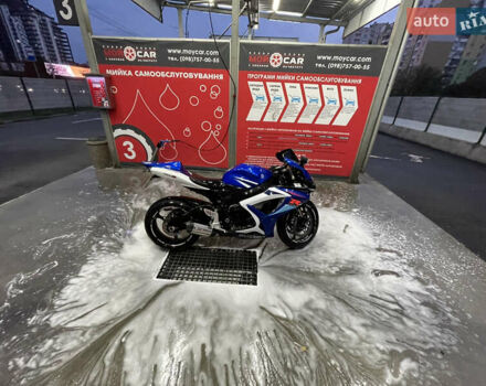 Синий Сузуки GSX-R 750, объемом двигателя 0.75 л и пробегом 20 тыс. км за 7550 $, фото 4 на Automoto.ua