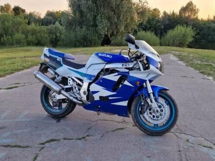 Сузуки GSX-R 750 1995 в Сарнах на Automoto.ua Синий Сузуки GSX-R 750, объемом двигателя 0 л и пробегом 52 тыс. км за 2299 $, фото 1 на Automoto.ua