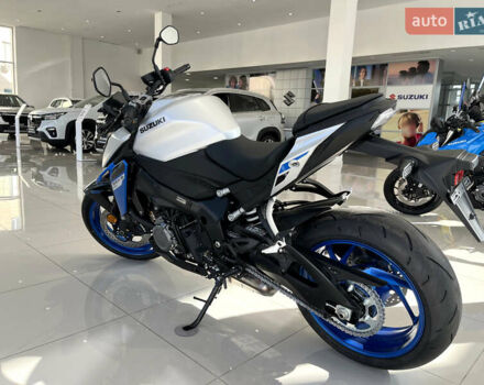 Серый Сузуки GSX-S 1000, объемом двигателя 1 л и пробегом 1 тыс. км за 649900 $, фото 4 на Automoto.ua