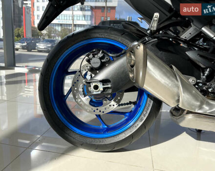 Серый Сузуки GSX-S 1000, объемом двигателя 1 л и пробегом 1 тыс. км за 649900 $, фото 10 на Automoto.ua