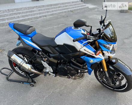 Синий Сузуки GSX-S 1000, объемом двигателя 0.75 л и пробегом 13 тыс. км за 8000 $, фото 11 на Automoto.ua