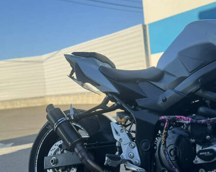 Белый Сузуки GSX-S 750, объемом двигателя 0.75 л и пробегом 15 тыс. км за 7200 $, фото 8 на Automoto.ua
